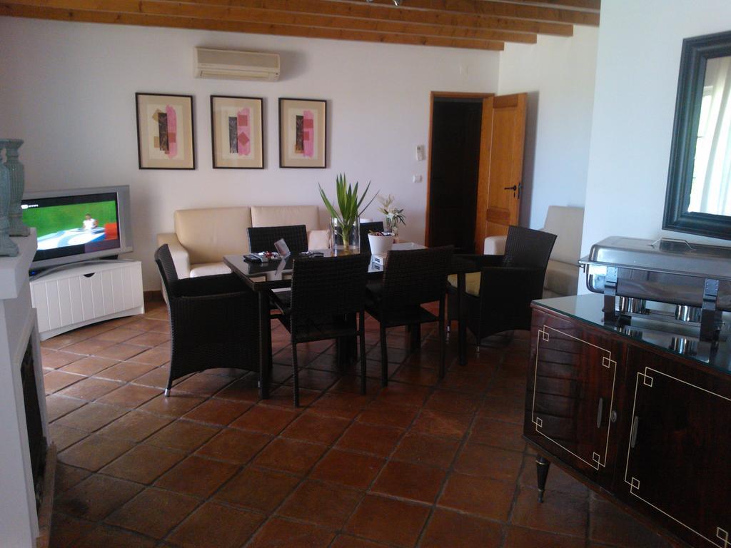 タヴィラ Quinta Da Moura Casa-De-Campoゲストハウス エクステリア 写真